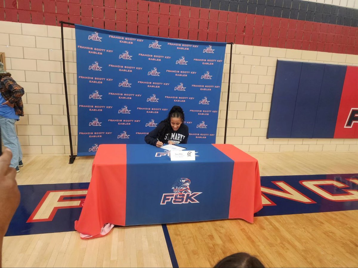 MDHoopmastersLC's tweet photo. Congratulations Rayna, next chapter St Mary's College of MD. Thank you for allowing us to be part of your journey. @_raynamiller_ @LaTonyaHardy18 @MDHoopmasters https://t.co/G7DaPpZCnr