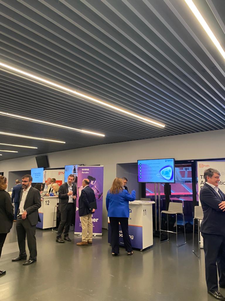 ibermaticagrupo's tweet image. 👉 Equipo de gala el que se encarga de atender nuestro stand en el #RevolutionBanking, donde seguimos atendiendo a quienes se acercan a conocer nuestras soluciones, con especial énfasis en #iberDok y #analíticadedatos.

👌 ¡Enhorabuena @iKN_Spain  por el éxito de convocatoria!