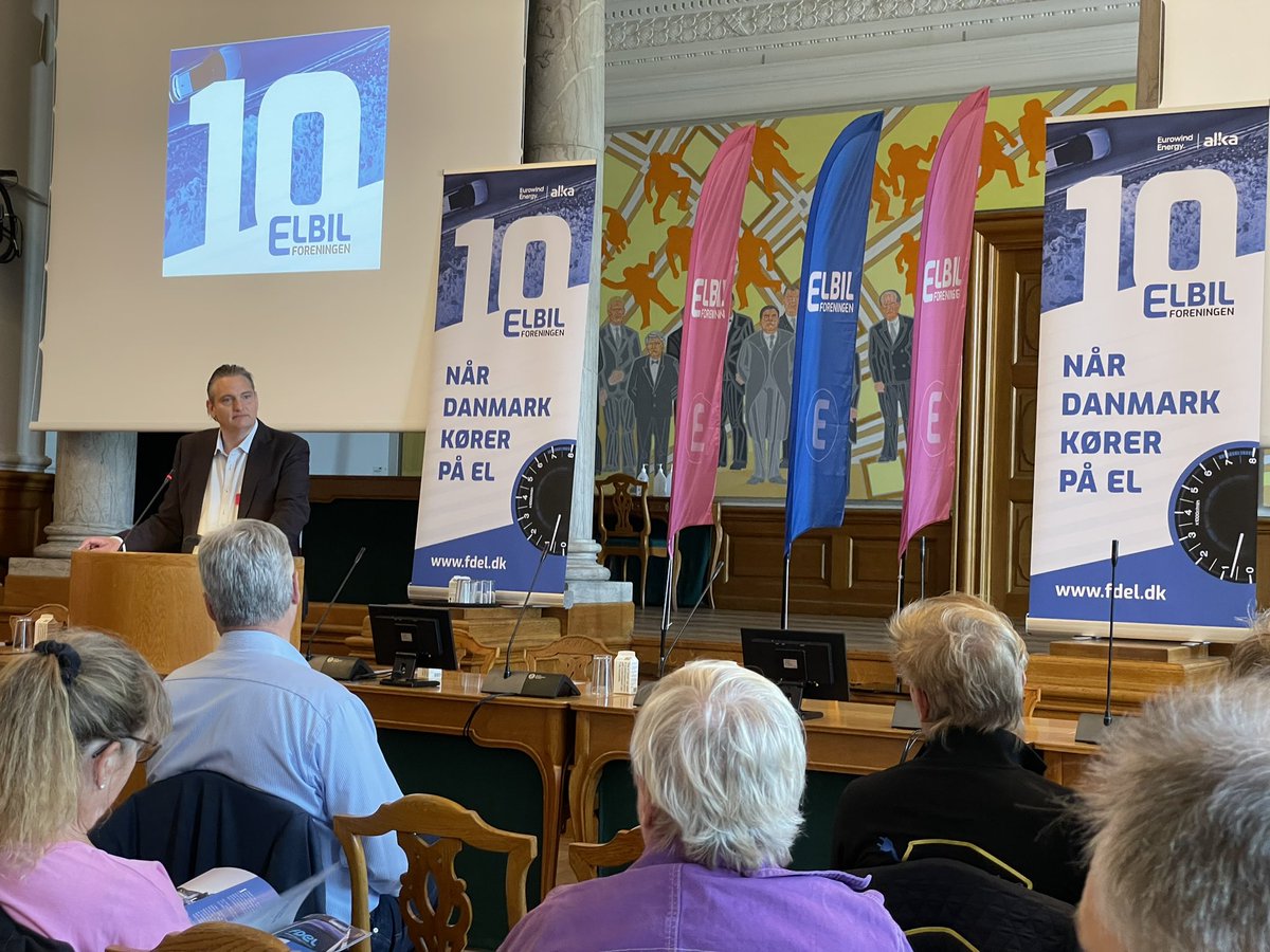 aarup_mads's tweet image. FDELs direktør, Asser Mortensen byder velkommen