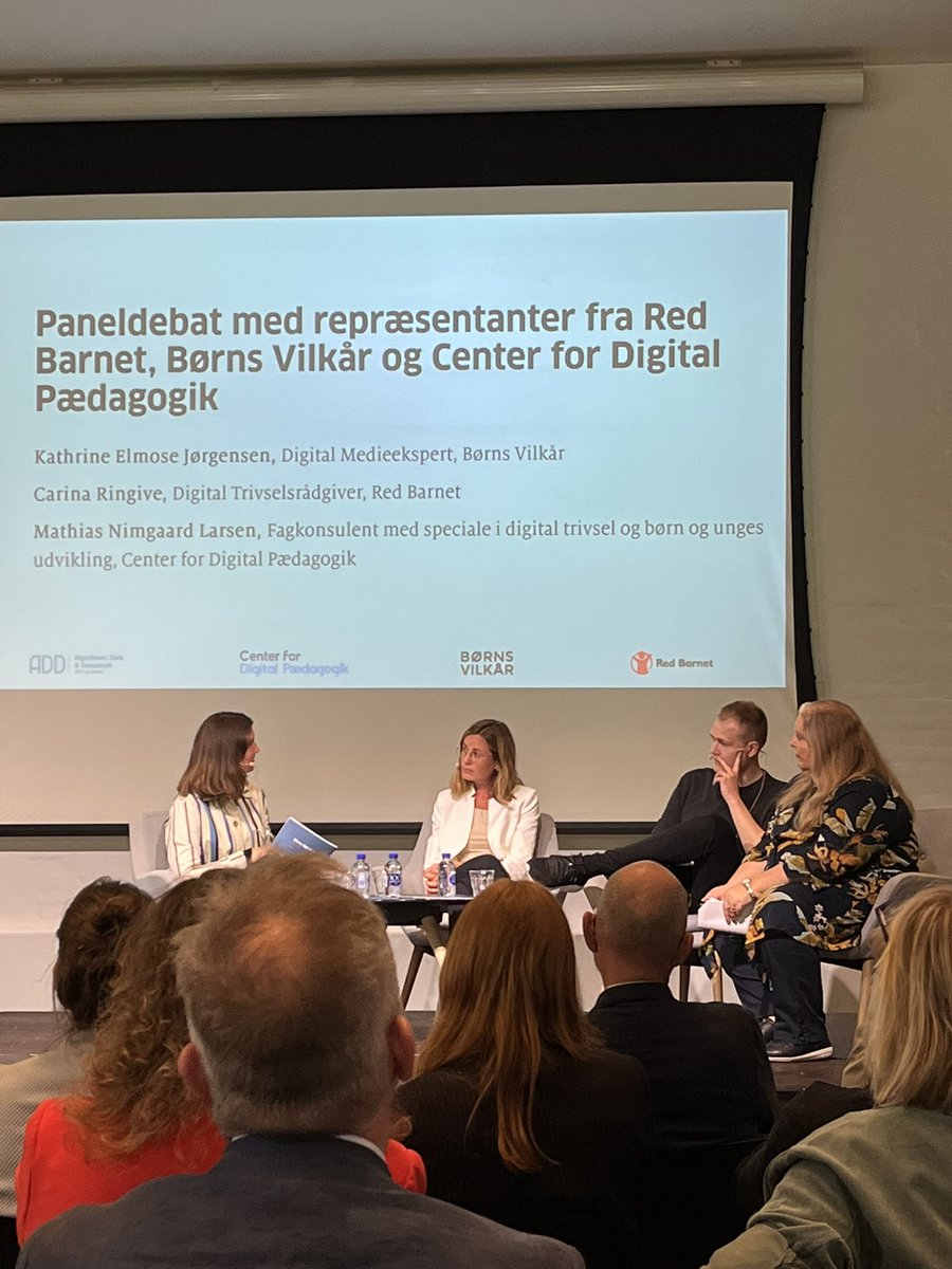 redbarnetdk's tweet photo. Alt for ofte, når børn og unge står alene med ubehagelige oplevelser online, fyldes de af skyld og skam. De får ondt i maven. Vi skal hjælpe børnene og sikre, at det bliver sikkert og trygt for dem at færdes online. Gode pointer fra @CarinaRingive #dkpol https://t.co/Ib5eH7EdEZ