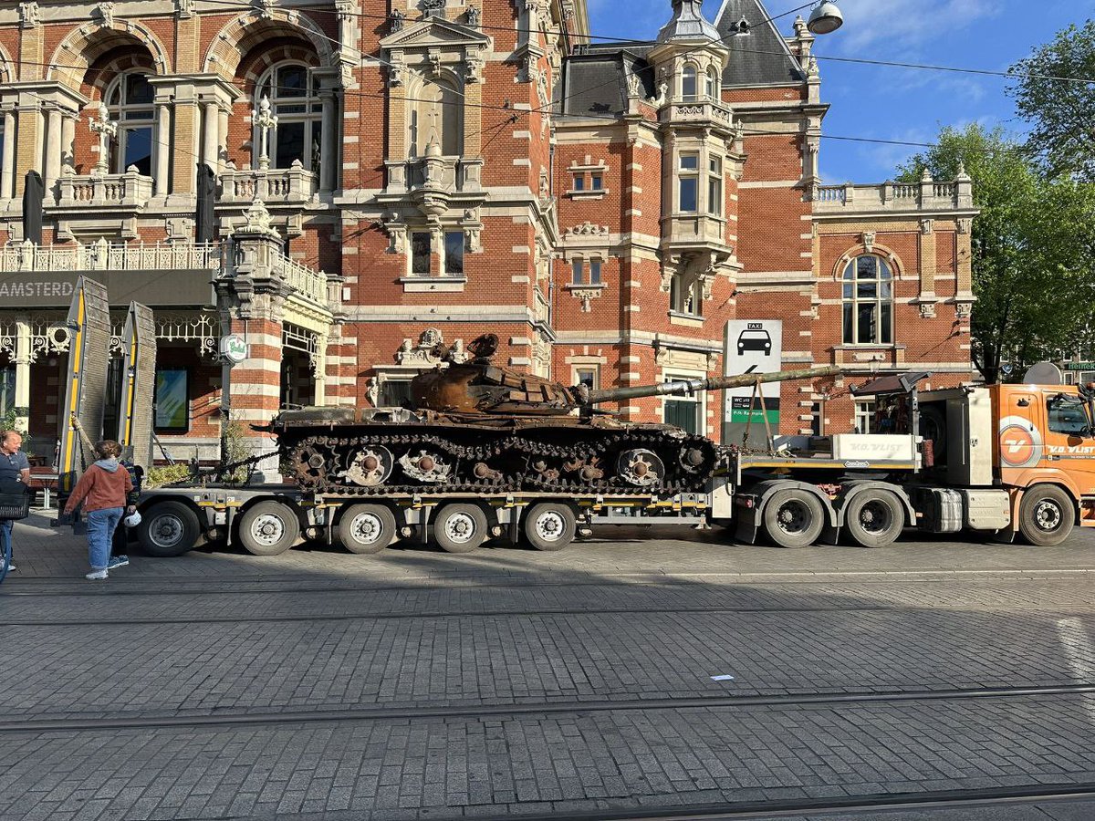 warinukraineua's tweet photo. โก๏ธDestroyed ๐ท๐บ Russian T-72B in ๐ณ๐ฑ Amsterdam
It was destroyed in Kyiv region at the end of March 2022. Before Amsterdam, the tank managed to visit ๐ฉ๐ช Berlin
#T72 #T72B #Amsterdam #Netherlands #Kyiv #Ukraine #Berlin #Germany #Russia #Russian #RussiaIsCollapsing #UkraineWar๏ธ https://t.co/JnoocpUVE1