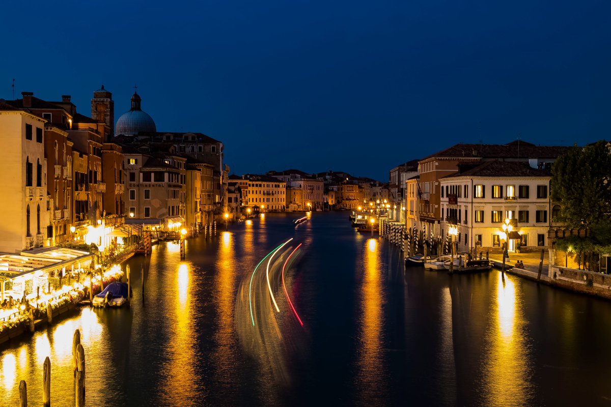 BenvenutoTours's tweet photo. Venice Nights: Lights, Reflections, Enchantment! ✨🌙 

#Venice #Italy #NighttimeWonders #NighttimeSplendor #TravelInspiration #NighttimeBeauty #TravelWonderland #NighttimeAdventures #TravelDelights #NighttimeMagic #TravelEscapes 
#benvenutolimos https://t.co/uhxqXFEr2w