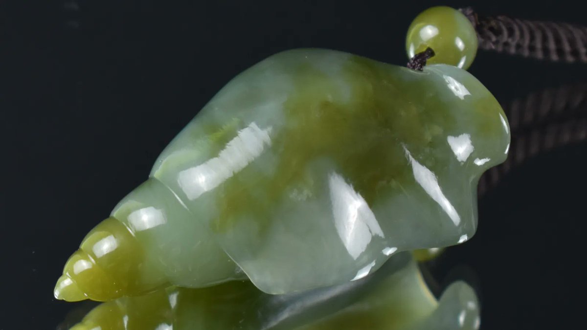 GemAofGB's tweet image. Look at this nephrite jade seashell from the Journal of Gemmology 🐚 

It was carved by jade sculptor Shane Hauser and photographed by J.P. Jutras. 

Gem-A Members can download the issue and read more here: buff.ly/3WfI9oK

#GemAofGB #gemmology #JournalofGemmology