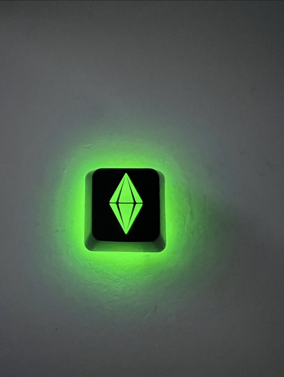 crossingmomo's tweet photo. You guys look at this cute plumbob keycap from a shop named KustomGamekeys on Etsy! Pls it’s too cute 🥰 https://t.co/OOpnN5ODqS