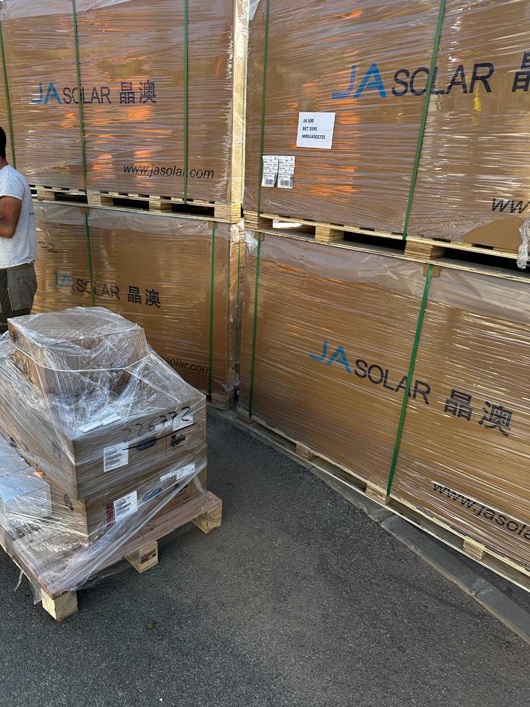 AGUESAAgua's tweet photo. Comenzamos los trabajos de instalación de 74.000 kW de paneles solares para los vecinos de la comunidad de propietarios Green Hills en Marbella. ☀🌍♻
Gracias por confiar en nosotros!!!👏👏
.
.
.
#placasfotovoltaicas #energíasolar #ahorroenergético #energíasrenovables https://t.co/63MaGZJHIs