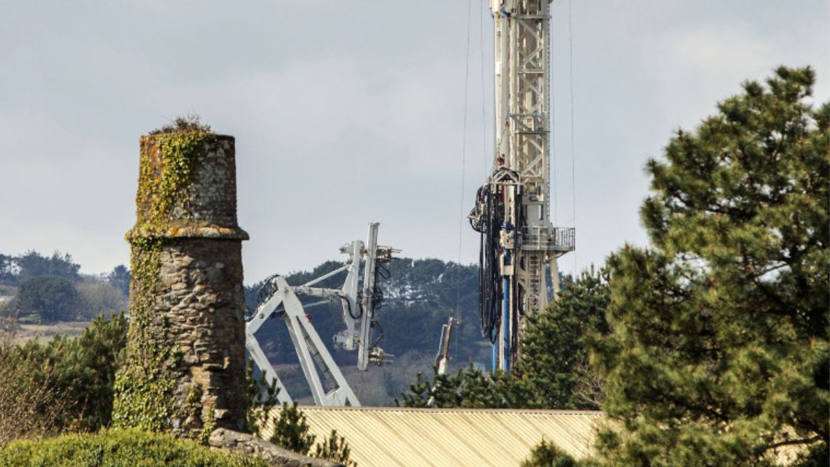 Thrive_R's tweet image. £22 million government funding to help UK's first deep geothermal heat network connect heat from #UnitedDowns to local homes and businesses.

Find out more:
thriverenewables.co.uk/latest-news/ne…

#geothermalenergy #renewableenergy #Cornwall