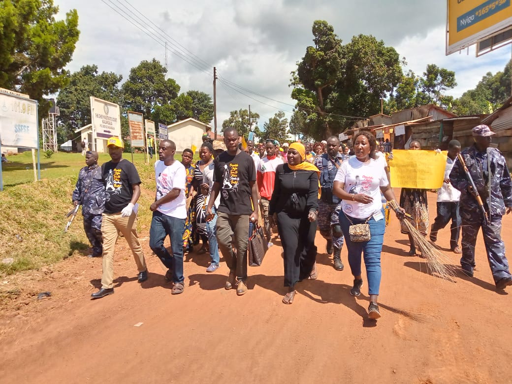 Onc_nrm1's tweet photo. SPA Hajjat Hadijah Namyalo has led Kalangala District residents in a cleaning exercise of the town. This is ahead of President Yoweri Museveni’s visit tomorrow as part of his wealth creation themed tour. 
#TovaKuMain https://t.co/ZSDRaL978i