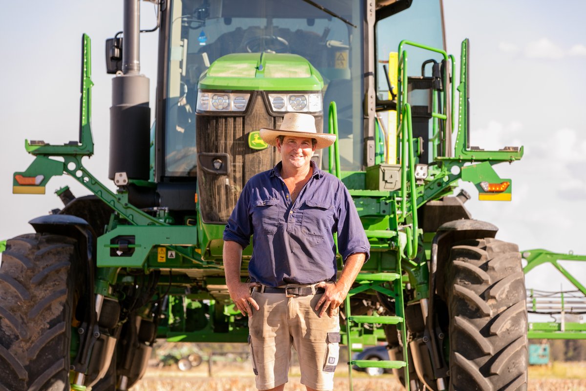 JohnDeereAUNZ's tweet image. Yannarie, North Star, broadacre grain grower, Angus Siddins, trialled his new John Deere 412R self-propelled sprayer with See &amp;amp; Spray™ Select technology over the summer weed season🌱
Read the full story here 👉spr.ly/6010OWyJO