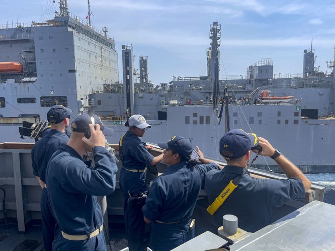 Staying supplied at sea. 🇺🇸 📷 #NavyReadiness   Sailors aboard the guided-missile destroyer #USSPaulHamilton (DDG 60) monitor a replenishment-at-sea with the dry cargo and ammunition ship #USNSAmeliaEarhart, May 18, 2023, in the #ArabianGulf.