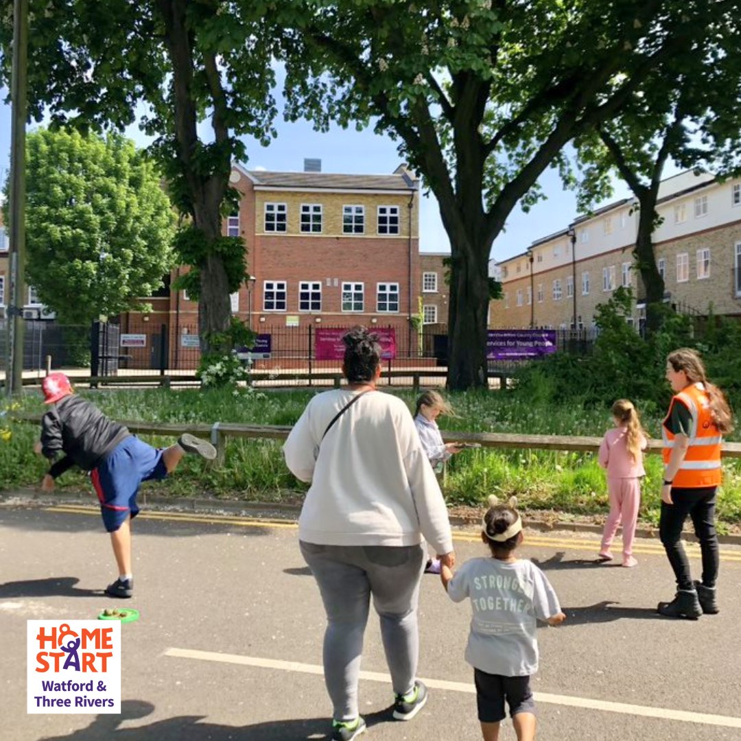 homestart2's tweet photo. We then had fun throwing the seed bombs into @Veolia's #NoMowZone by Watford Fields, a haven for wildflowers to encourage butterflies and bees π
(π§΅2/3) https://t.co/x9cWhKaPxm