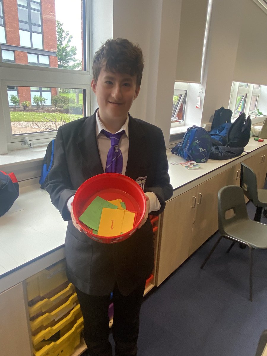 Miss Robertson tweet media