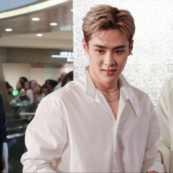 picsforkun's tweet photo. Damn... QIAN KUN https://t.co/xSt0hsH31R