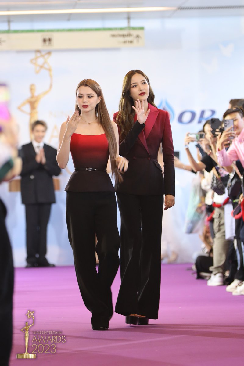 NineEntertain's tweet photo. #ฟรีนเบค สวยสง่า บนพรมม่วง #9entertainAwards2023 https://t.co/hdDVDf8DF0