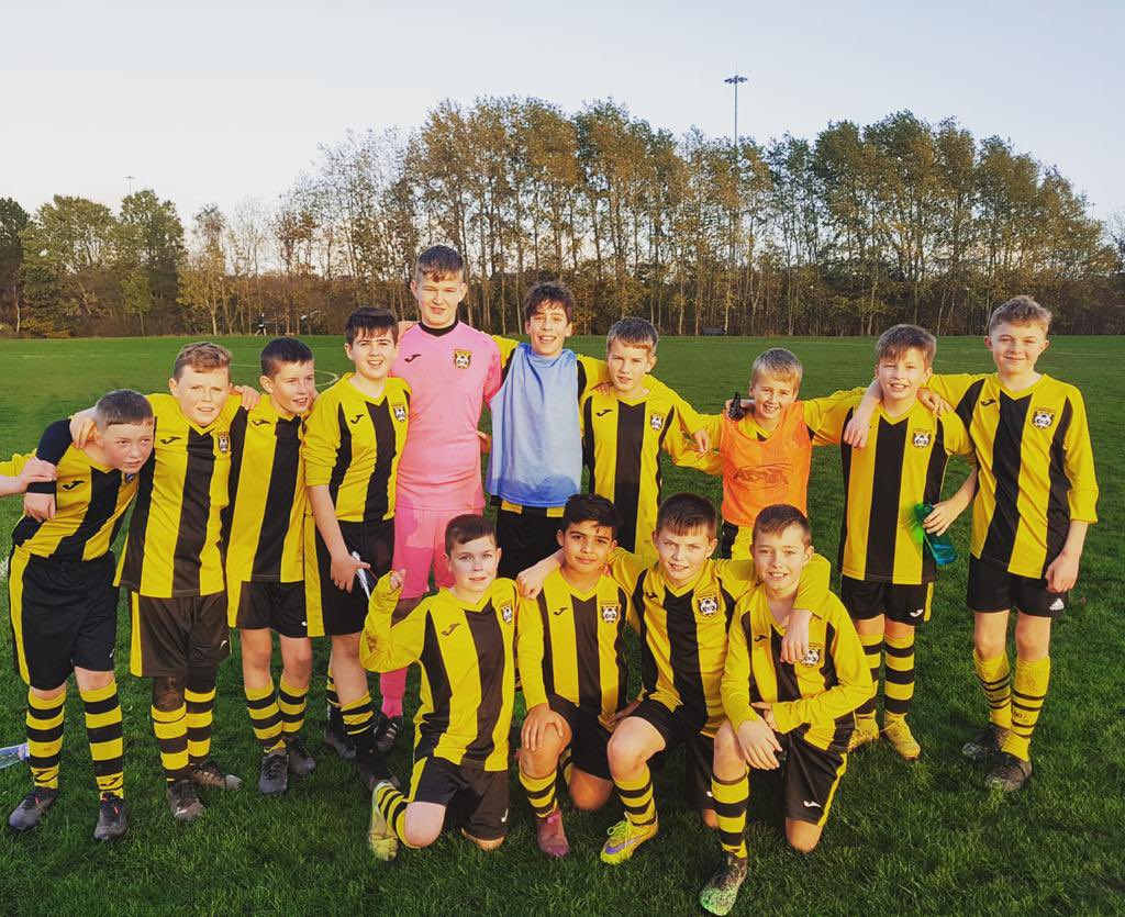 Stamperland FC 2010 are recruiting! 

We are actively looking for players to join our club, based in south Glasgow. 

We run 3 teams, matched to experience levels, training on Mon and Weds evenings.

Know anyone aged 12/13 looking for a team? Contact James - 07879065583