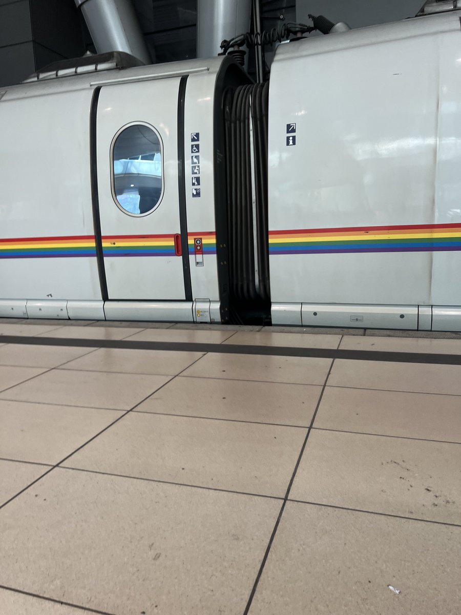 superchaos 🌈 tweet media