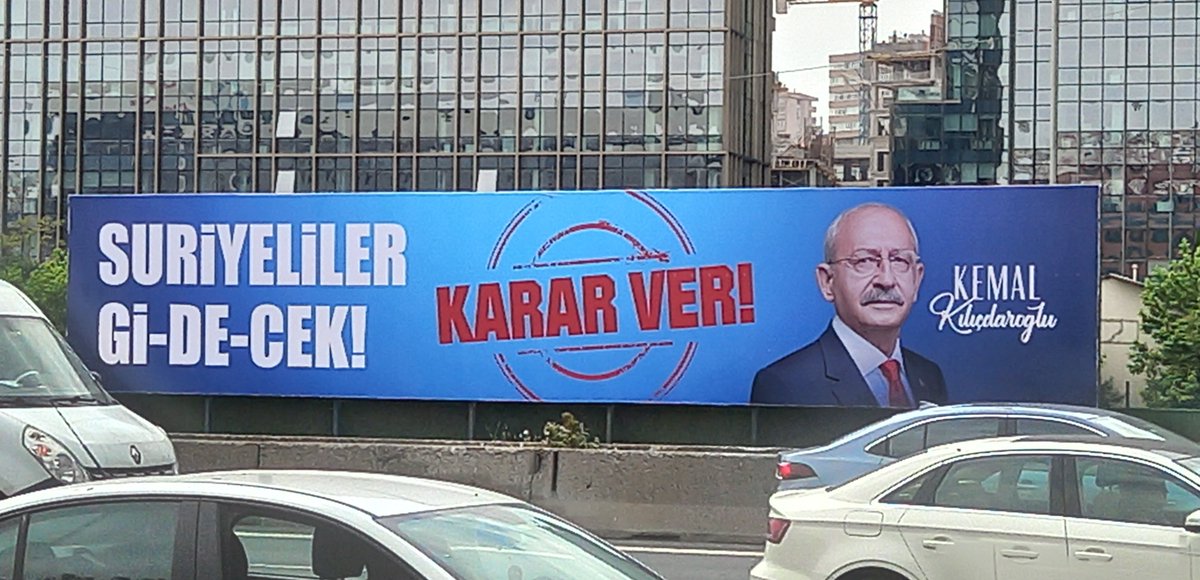 Murat Taşdemir (@proftasdemir) on Twitter photo Üniversitenin önünde bu afiş. Türk öğrenciler Suriyeli öğrencilere selam vermez oldular. Bu afişle kazanılan seçimden ülkeye hayır gelmez sayın <a href="/kilicdarogluk/">Kemal Kılıçdaroğlu</a> Bu bir halka karşı nefret söylemidir. Bu afişi onayladınız mı? Üniversitenin önünde bu afiş. Türk öğrenciler Suriyeli öğrencilere selam vermez oldular. Bu afişle kazanılan seçimden ülkeye hayır gelmez sayın <a href="/kilicdarogluk/">Kemal Kılıçdaroğlu</a> Bu bir halka karşı nefret söylemidir. Bu afişi onayladınız mı?
