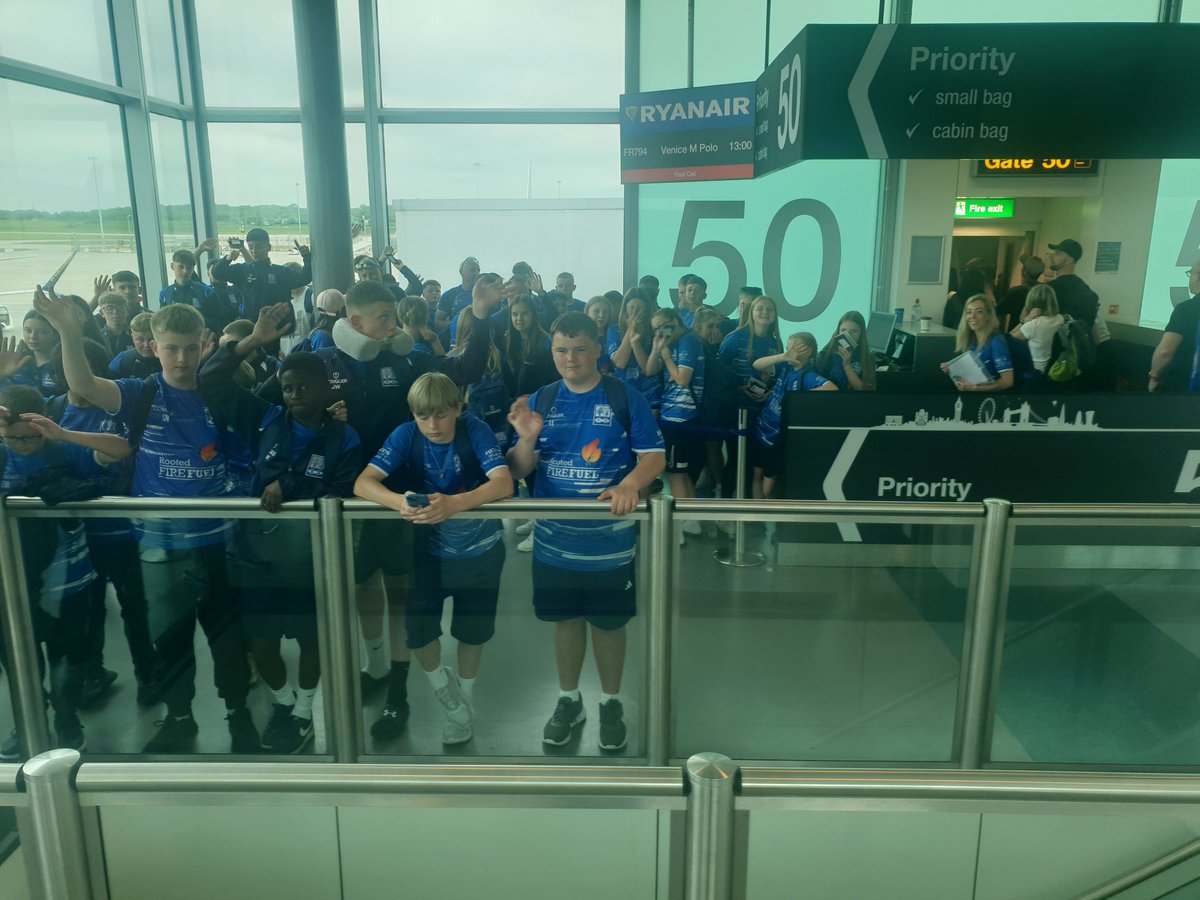 CefnHengoed's tweet photo. See you soon!! Bye 👋 👋 https://t.co/9a1yJmBHNJ