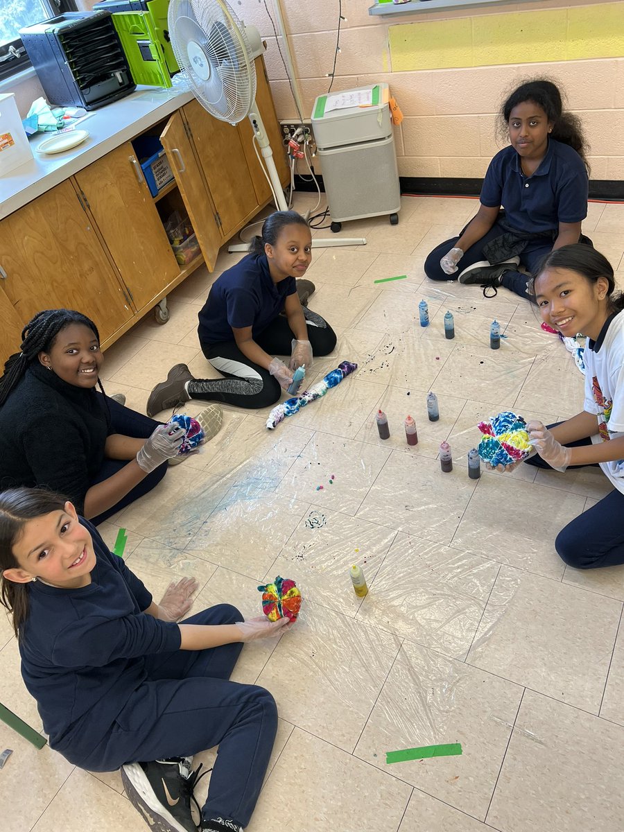 TeacherMorra's tweet photo. A successful day, tie-dying!
@StAlphonsusCS https://t.co/mW0SuxzcpK