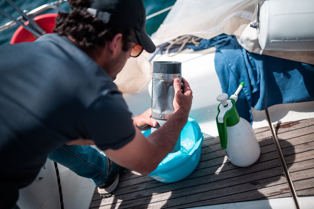 ambienteeuropeo's tweet photo. Muchas gracias @explorernacho por contar con #AmbienteEuropeo en la etapa de #LaEspañaAzul en Murcia💙🌊 

Fue muy interesante colaborar en la parte científica de la expedición recogiendo muestras desde la embarcación y un placer compartir tiempo con #NachoDean

 ¡Seguimos!  💪🙏 https://t.co/IdrPymmbte