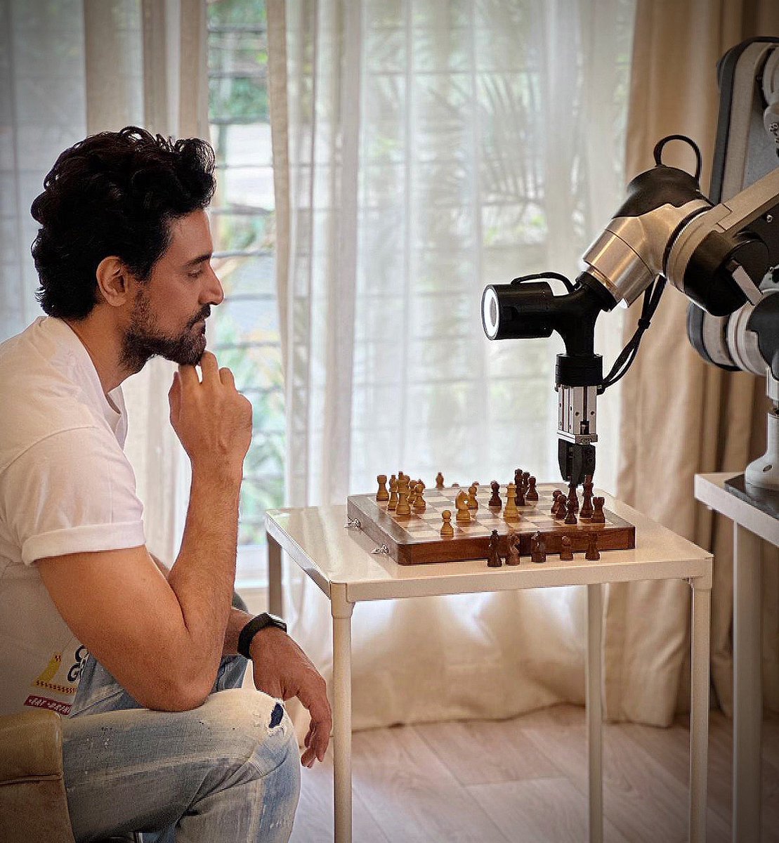 kapoorkkunal's tweet image. My new check-mate 🤖

#HangingWithBro 
#ManVsMachine 
@orangewoodlabs