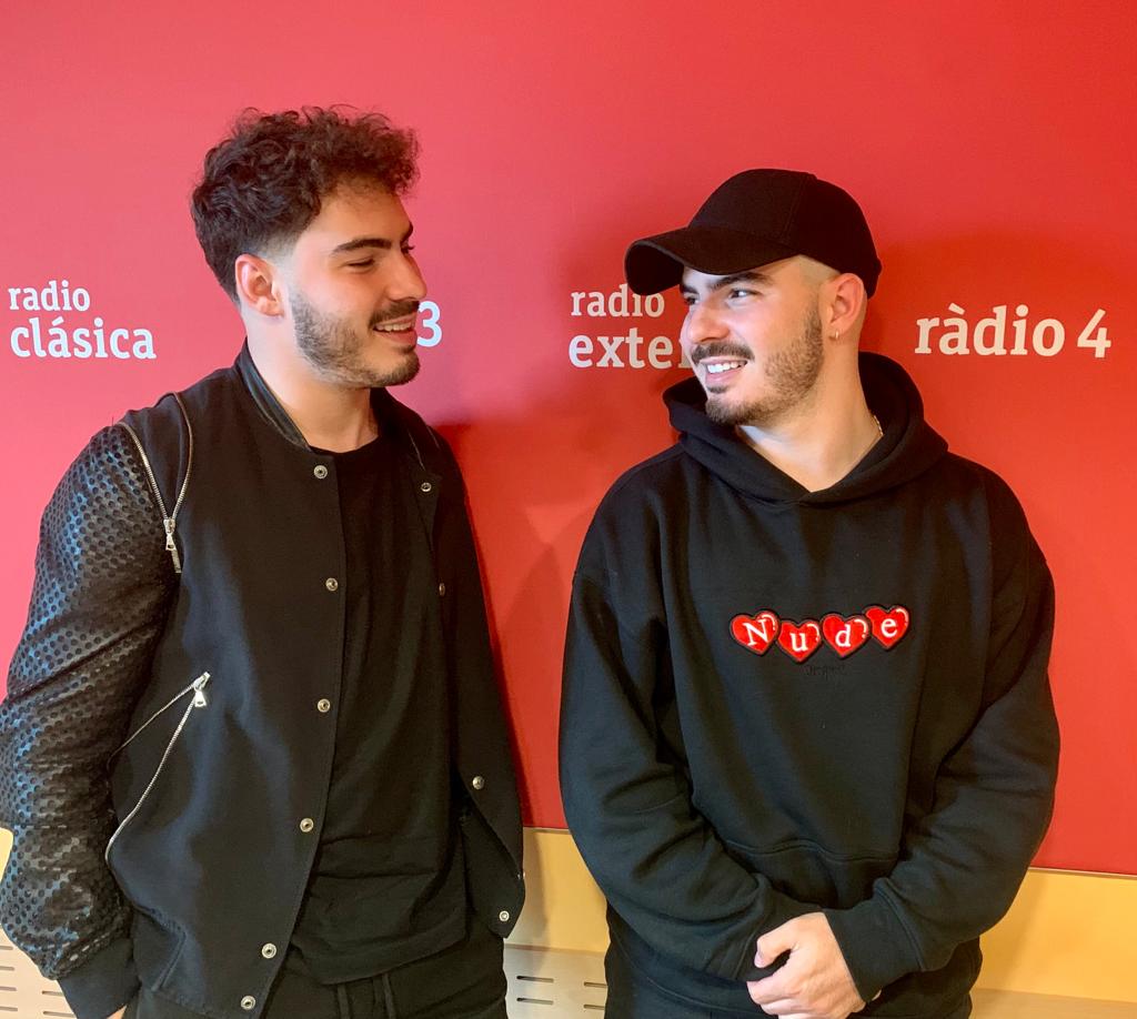 🗣️: 'A las 6 de la mañana estábamos en el estudio grabando la canción con <a href="/Zzoilo/">zzoilo</a> que surgió de la manera más espontánea posible'

🎶 .<a href="/GemeliersMusic/">Gemeliers Oficial</a> #𝑩𝒆𝒃𝒆𝒓𝑿𝑩𝒆𝒃𝒆𝒓 ❗️

🔊 Recupera l'#𝔼ℕ𝕋ℝ𝔼𝕍𝕀𝕊𝕋𝔸 👇
🔗#PodCast👉 rtve.es/a/6898199/
<a href="/_jesus_OM/">Jesus GEMELIERS</a> <a href="/DanieloviedoM/">Daniel Gemeliers</a>