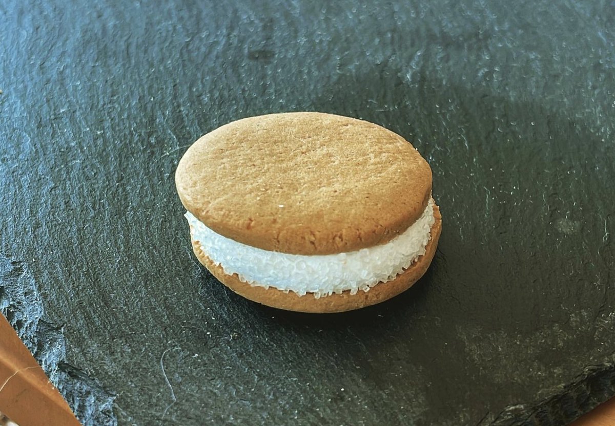 francisxyzk's tweet photo. My brother's home; which means the house is full of Spring-Sprongs.
He adores them, I don’t.

The Spring-Sprong, Ireland’s National Biscake, isn’t it? https://t.co/AW5NWtsii4