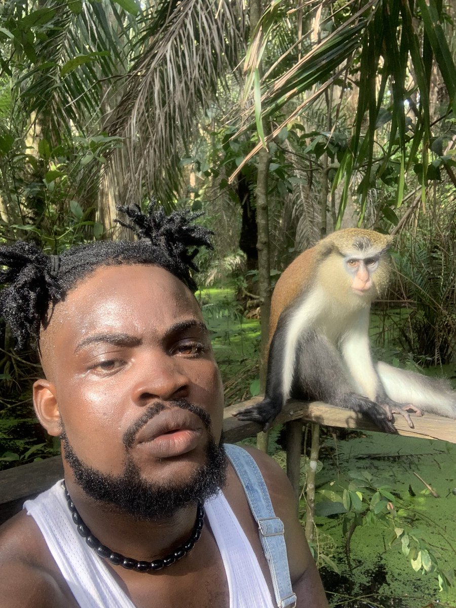 Eazykayy_'s tweet photo. Played the Ep for bro Yesterday, He said it Banged hard! Animal kingdom about to be Bumping to my shiii 🔥💯 He even asked for a selfie 😁 “GO EAZY” Out on the 30th! 🚀 #differentflex https://t.co/9UNO6ZYs8G