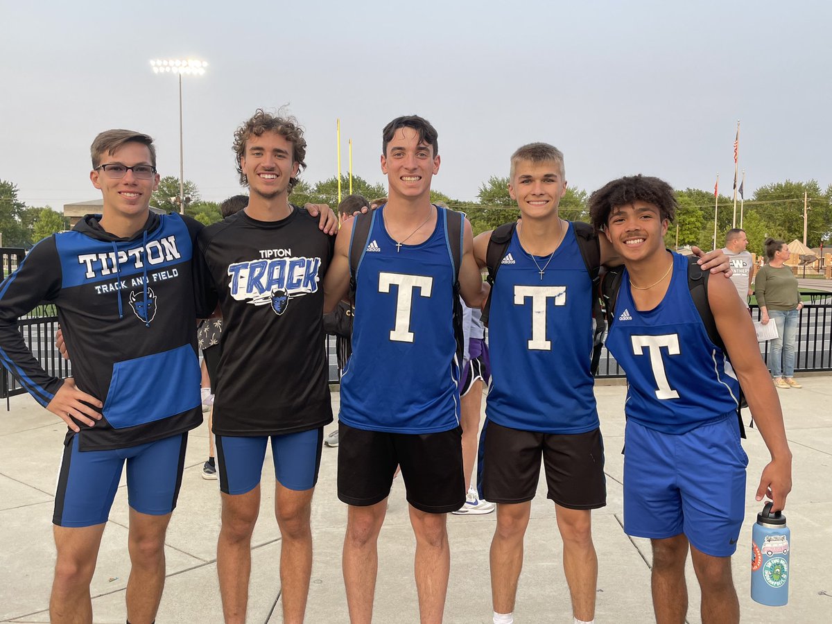Warsaw Regional Tonight!
Caleb Farr - Pole Vault
Evan Long - 1600 &amp; 800
Cooper Altherr - 110m HH &amp; 300m H
Jackson Money - High Jump
Izayah Mahaney - 200m
LETS GOOOOO!