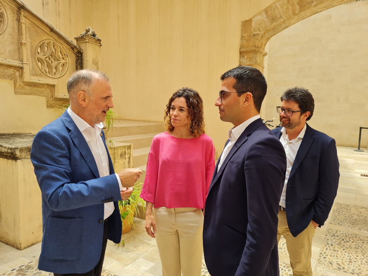 Economia, Hisenda i Innovació GOIB (@hisendagoib) on Twitter photo 🤝🏼Govern i UIB acorden un nou model de finançament de la universitat que preveu una aportació de 355 M€ per al període 2023-2026
Trobada <a href="/HisendaGOIB/">Economia, Hisenda i Innovació GOIB</a> <a href="/FonsGoib/">Fons Europeus, Universitat i Cultura_goib</a> <a href="/UIBuniversitat/">Universitat de les Illes Balears - UIB</a> abans que Consell Govern <a href="/goib/">Govern de les Illes Balears</a> aprovi demà autorització prèvia del conveni
➡️Tn.caib.es/GU 🤝🏼Govern i UIB acorden un nou model de finançament de la universitat que preveu una aportació de 355 M€ per al període 2023-2026
Trobada <a href="/HisendaGOIB/">Economia, Hisenda i Innovació GOIB</a> <a href="/FonsGoib/">Fons Europeus, Universitat i Cultura_goib</a> <a href="/UIBuniversitat/">Universitat de les Illes Balears - UIB</a> abans que Consell Govern <a href="/goib/">Govern de les Illes Balears</a> aprovi demà autorització prèvia del conveni
➡️Tn.caib.es/GU