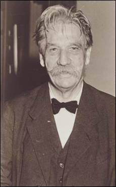 ALMATEC_SOCIAL's tweet photo. ALBERT SCHWEITZER
 Un “vero” testimone del nostro tempo
L’infaticabile opera del medico e filantropo alsaziano
per la cura dei più “diseredati” dell’Africa equatoriale
https://t.co/bwUzbSd3iZ https://t.co/7WvuDDZQSD