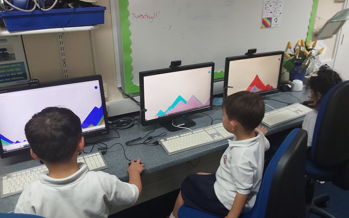 #EYFS had a blast diving into the digital world during their very first visit to the Digital Learning Lab! 🌟 They joyfully explored touch screen games and mastered the art of using a mouse and the mighty left click! #PYP #DigitalLearning #edutwitter