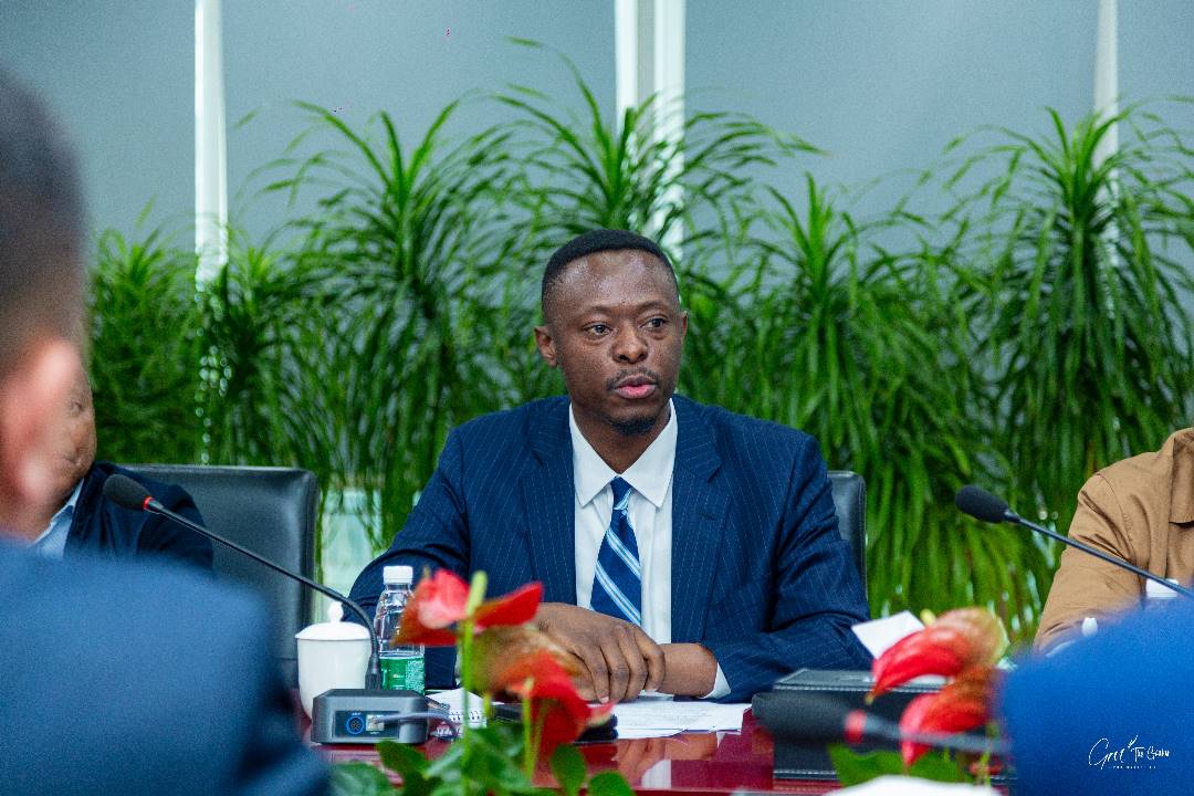radiookapi's tweet photo. Coopération bilatérale Chine-RDC: près de 215 millions d’euros du groupe chinois CNEEC, disponible pour la réhabilitation et modernisation de 3 groupes au barrage d’Inga. L’accord de principe de ce financement  a été remis hier à Pékin (Chine,) au directeur général de la SNEL. https://t.co/UZEaptyOlv