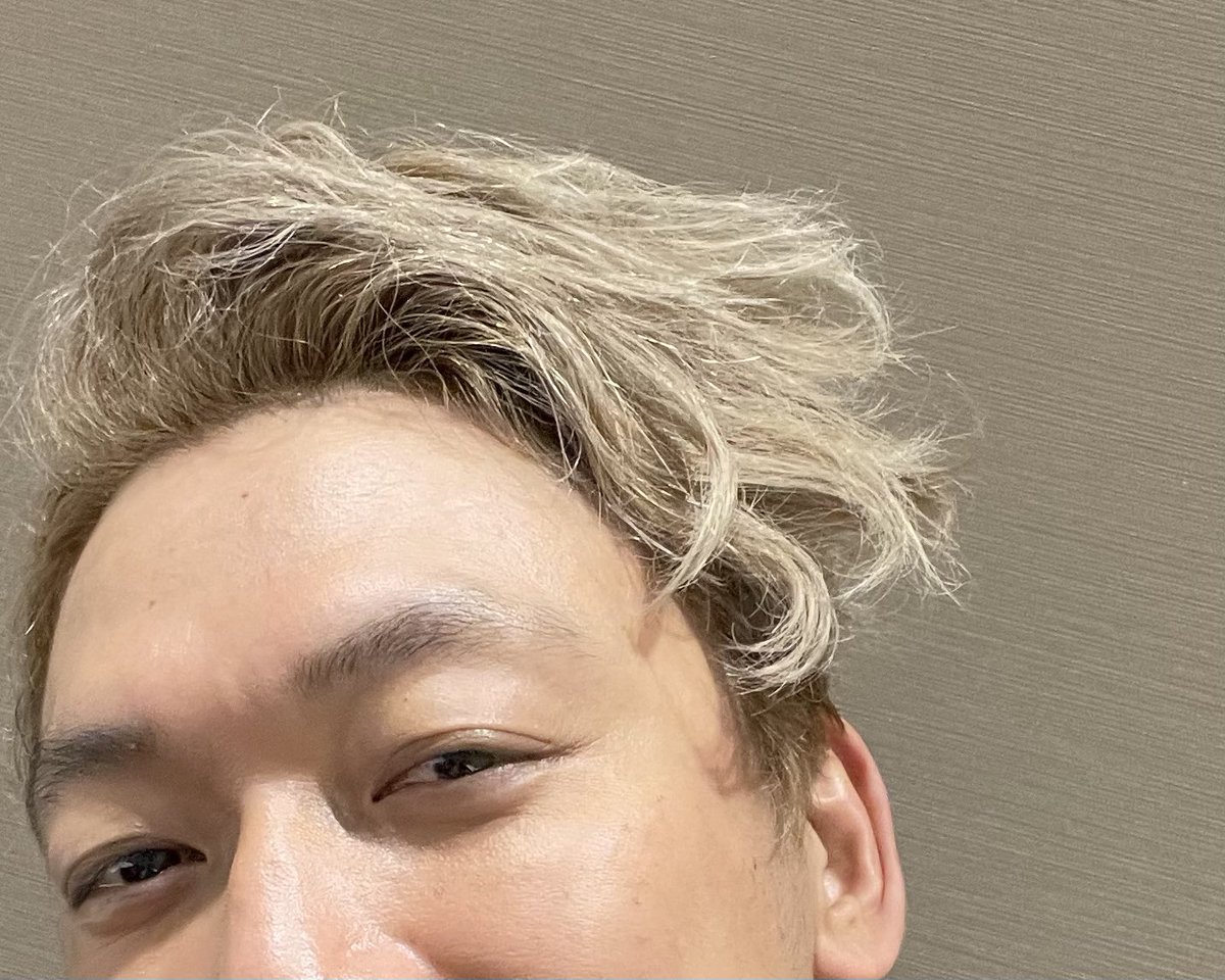 やっと遊びに行けたよ
大阪で開催中の
#慎吾ちゃん
の個展会場グランフロント大阪
みんなとたっぷりお話できて
終わってみたら
汗だくで
髪かきあげたら
#花輪くん なったさ
とっても楽しかったです！
#WhoAmITour in大阪