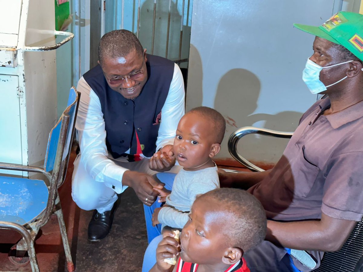 🙏 Witnessing incredible work at Mash Central, Henderson Clinic during the ongoing 3rd round of the polio vaccination campaign for 0-59 months. @UNICEFZIMBABWE Rep @TajudeenOyewale & @WHO_Zimbabwe Rep @dangou_jean thanked health workers, mothers & children for their dedication.