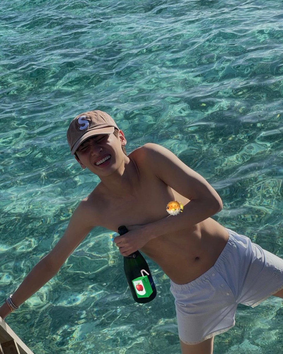 offguning's tweet image. BSHSJSBDJSKSJSBD HE AINT STOPPING