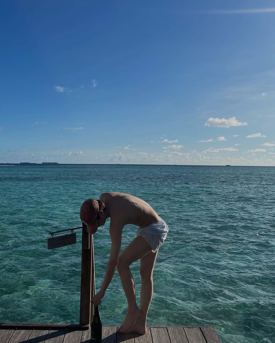 offguning's tweet image. BSHSJSBDJSKSJSBD HE AINT STOPPING