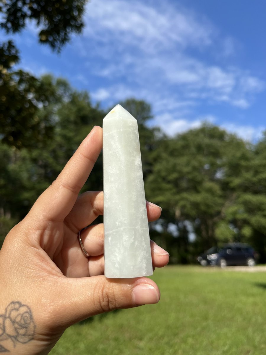 trrvps0ul's tweet photo. 💕NEW CRYSTAL ALERT💕
• Howlite bowl $20 •
removed stress, brings patience
• Selenite bowl $20 •
brings light, calm, &amp; clarity
• Sky jasper $20 •
grounding, creative mind
• Selenite wand $15 •
💸manifesting more sales before the month ends 777 • 444 • 555 💸 https://t.co/hwIGezVQZI