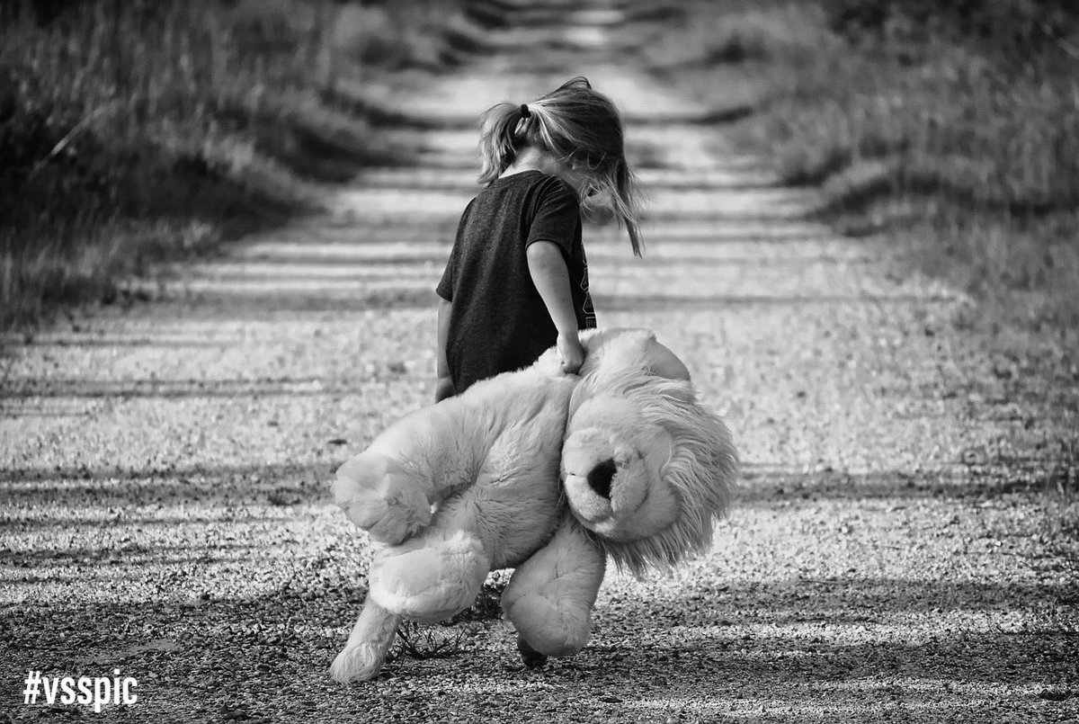 Lost alone along
The sun #dappled road
Gravel and dust
And an empty stomach

Color drained from life
In this greyed-out existence
Daytime too bright
Nighttime way too dark

She hangs her head
Drags her growing burden
No destination in mind
Except away, far away

#vsspic #vss365