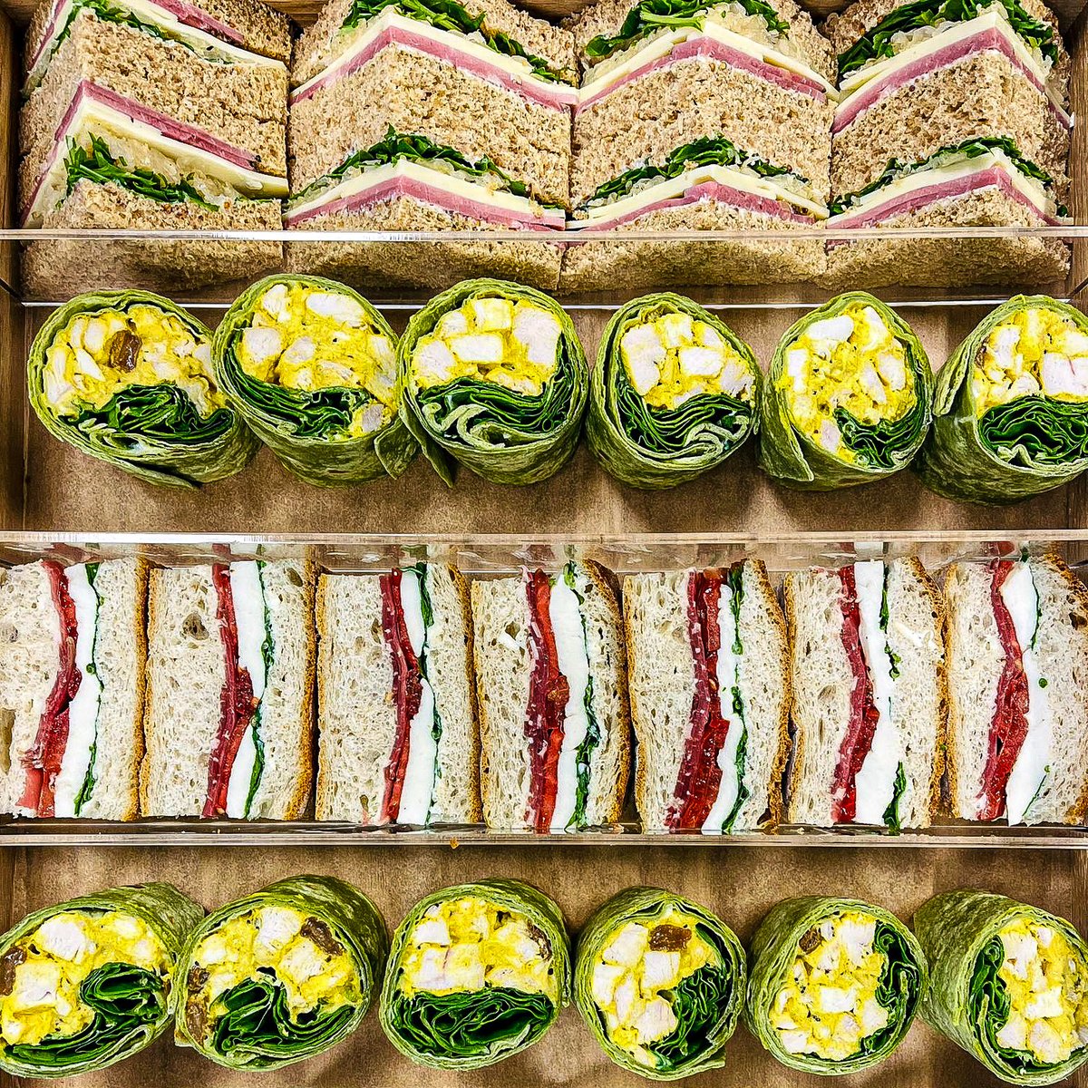 Our deli sandwich lunches are a work of art 😍

#eatwell
#havefun
#promisesdelivered