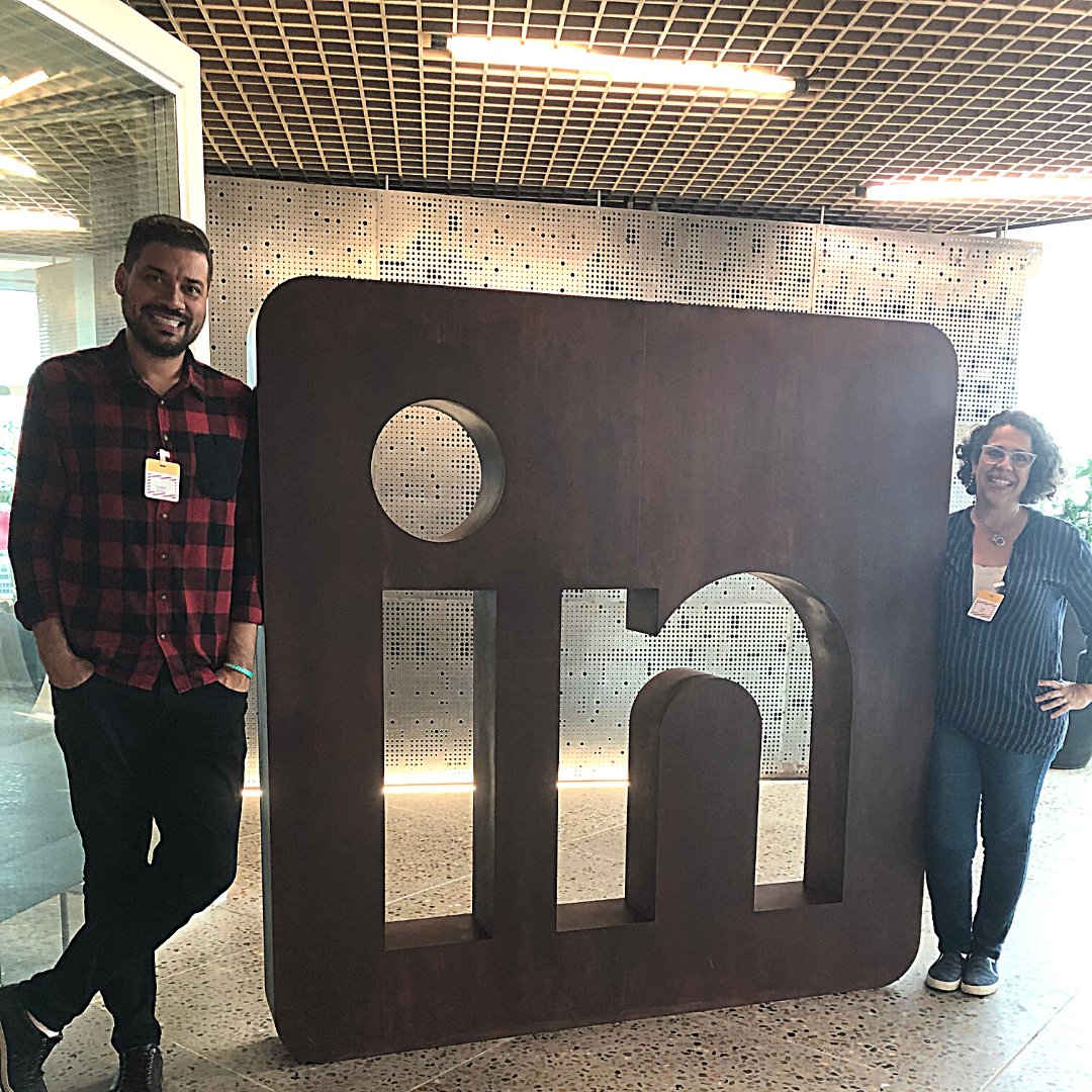ThaisBrait's tweet photo. #TBT saudoso dos tempos em que o @santoscristiano / @cristianosantos organizava eventos no @linkedinbrasil. #voltacris, #voltalinkedinbrasil #voltalinkedinaz

#thaisbraitinforma #thaisbrait #saiadacaverna #empreendedorismo #inovacao #conexao https://t.co/IcgpQcN4j1