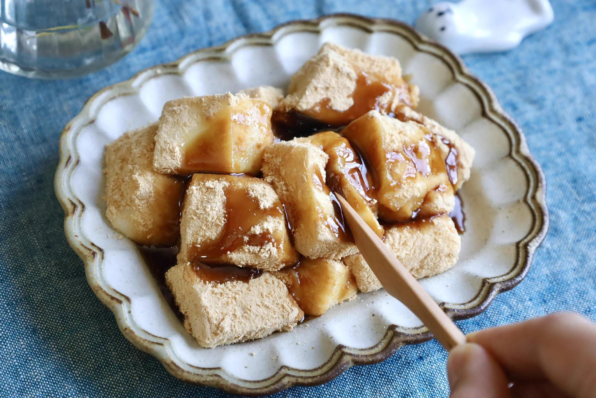 ようやくできました!長時間冷蔵庫に入れても、ず〜っとぷるぷるな「みるくわらび餅風」