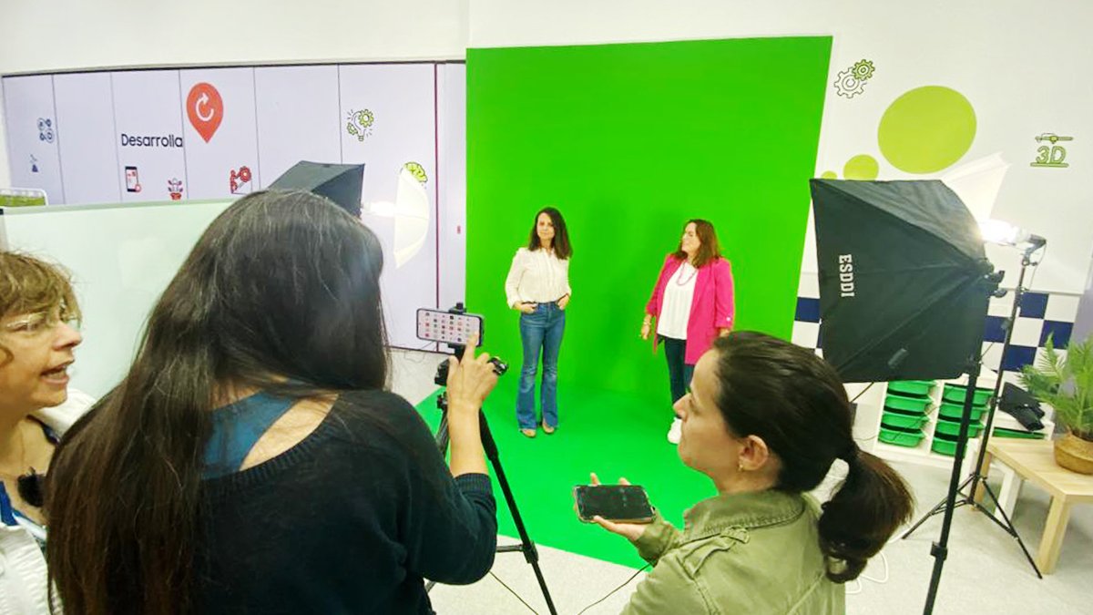 Situación de aprendizaje "En busca del #AdF perdido de #CLM" en CEIP Santa Ana (CU) y el CEIP San Antonio (Yeles, TO), que llevan dos cursos en #AdFCLM. Objetivo, acompañar a los centros que están en fase de formación (7 de Cuenca y 10 de Toledo). 

<a href="/RosanaCLM/">Rosana Rodríguez CLM</a> 
<a href="/educajccm/">Educación C-LM</a>