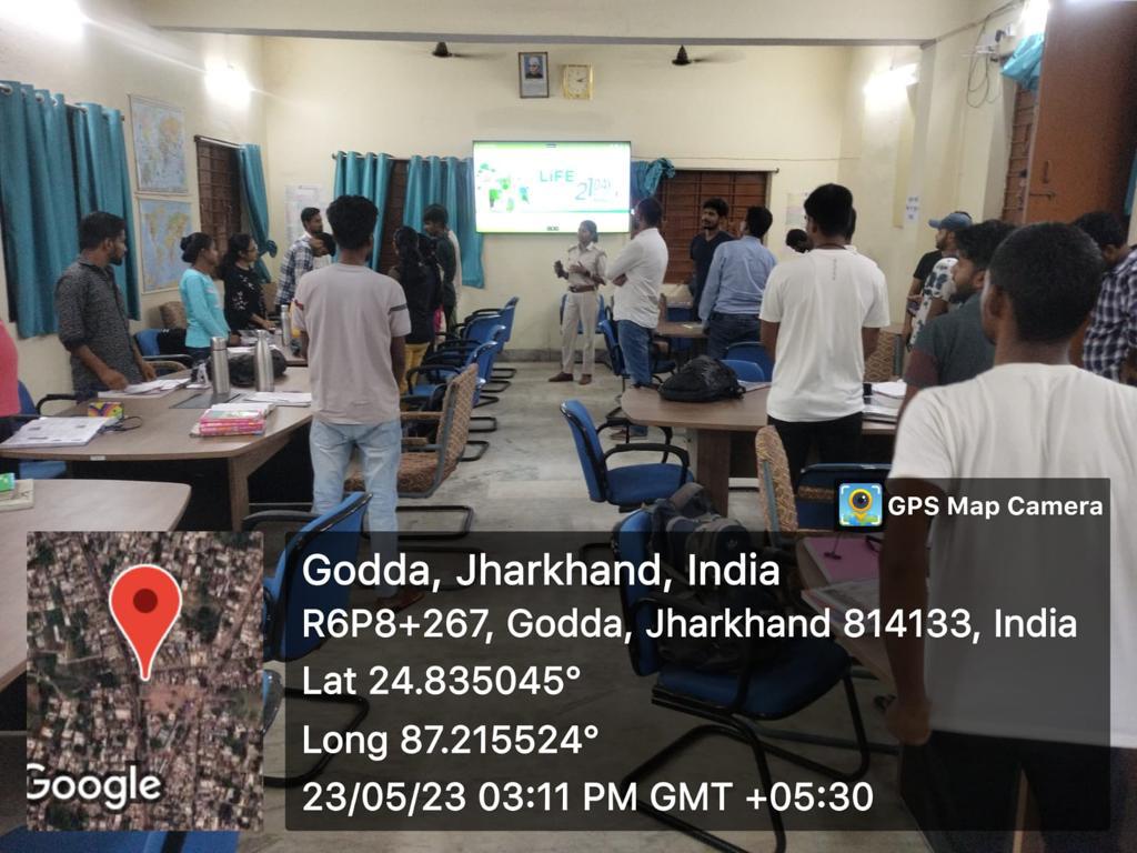 dfogodda's tweet photo. Godda Forest Division,  massive outreach program was conducted to reach to professional institutions like coaching centres, ITI training institutions, Public libraries and other places to make them aware about mission life and its objectives. #environment #Godda https://t.co/x76STQyVlj