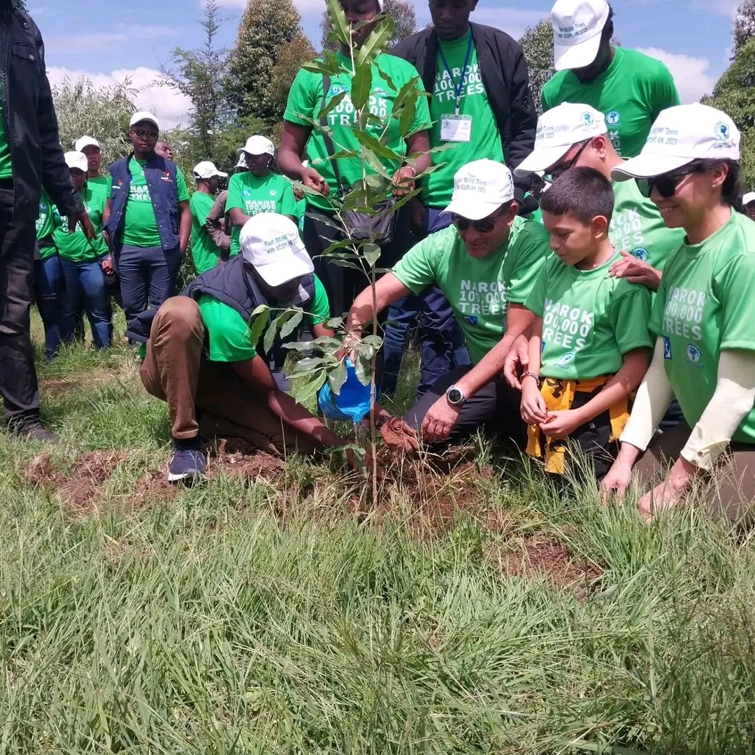 🌳 Let's go green! 🌿 Planting trees is more than just a hobby, it's a commitment to a sustainable future. Every sapling we nurture today will be a shade provider, an O2 producer, and home for animals. 
#15billiontrees #FutureInAMillionTrees #Narok100000Trees #Jazamiti #gitmea
