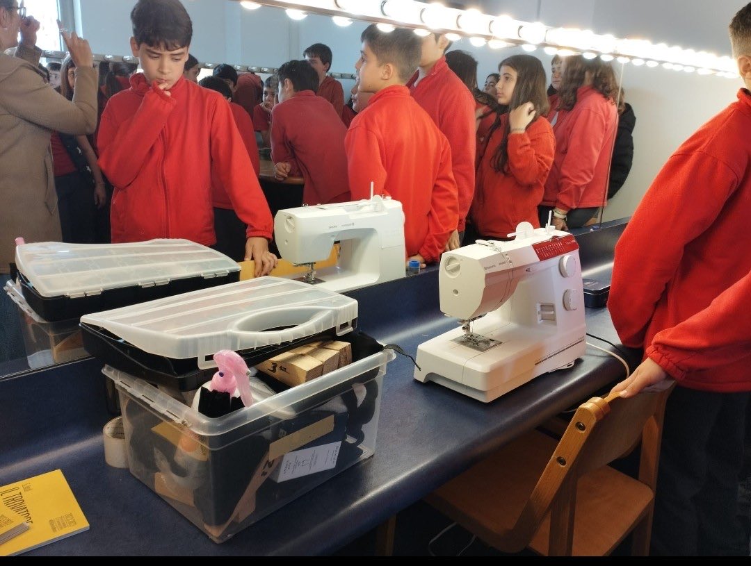 Martitzenean, maiatzak 23, Euskalduna Jauregira joan ginan ABAO Bilbao Operaren eskutik. Barrukoa ezezik “il TROVATORE” operarako jantziak eta “atrezzoak” ere ikusi genduazan. Benetan interesgarria👍🏻👏🏻