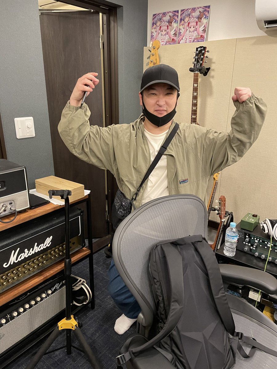yamazoo's tweet photo. 劇伴REC3日目、今日は専門学校時代からの友人のいっちゃんにアコギ弾いてもらいました🤗
@ihara1029 https://t.co/1UlFK4E640