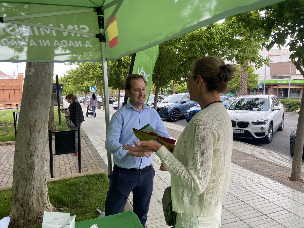 Otra mesa informativa llena de vecinos, y una vez más, mucho apoyo y muchas ganas por algo diferente.
💪💪🇪🇸🇪🇸💚💚

#CuidaloTuyo #28M #CuidaBoadilla 
#BoadilladelMonte🌳#Boadilla #VOX #VotaVOX #VotaSeguro
#SoloQuedaVOX #VOXMadrid