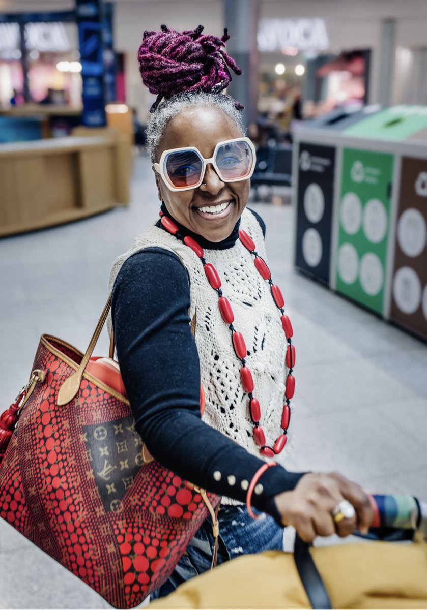 JetSetSarah's tweet image. My top #MemorialDay travel tip: Lines at the check-in desk/car rental counter? ALWAYS pick the left-most one. Most people are right handed and turn right when they enter a room, so those lines will likely be longest. The left side: not so much! You’re welcome! 😉 #JetSetSarah