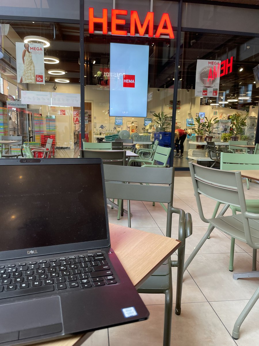 politie_johan's tweet photo. Tot 1445 zit ik hier te werken. Stoel aan m’n tafel is vrij. Schuif gerust aan als je me ergens over wil spreken. #hfdc https://t.co/XRTEyajv3c