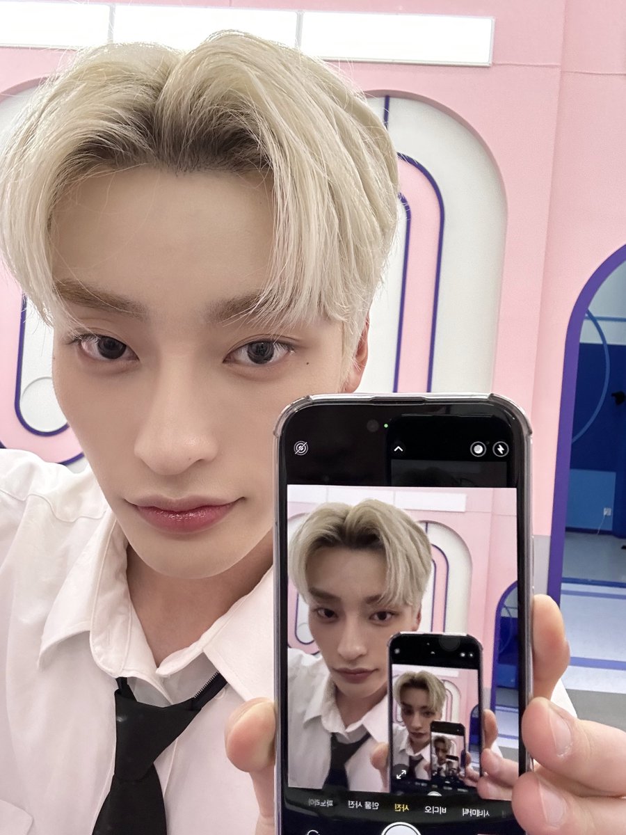 fantasyboys_'s tweet photo. 태선모음집.zip📸
MZ 거울 셀카 이거 맞냐며..
전 헤드폰을 주로 쓰긴 하지만 헤메를 받은 상황에선 무조건 유선 이어폰 ><
판메 여러분 밥 잘 챙겨 먹고 있죠? (매일 궁금해요)
잘 챙겨 먹기로 약속👐💞

#소년판타지 #FANTASYBOYS
#태선 #TAESEON https://t.co/9BQf45rdAX
